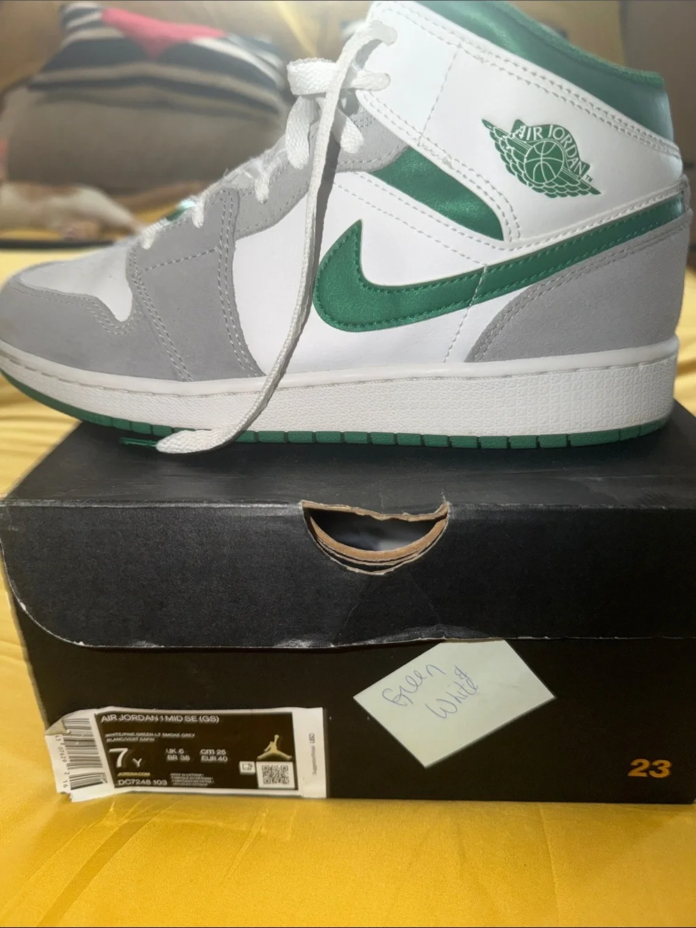 Nike White and Green Low-Top Sneakers